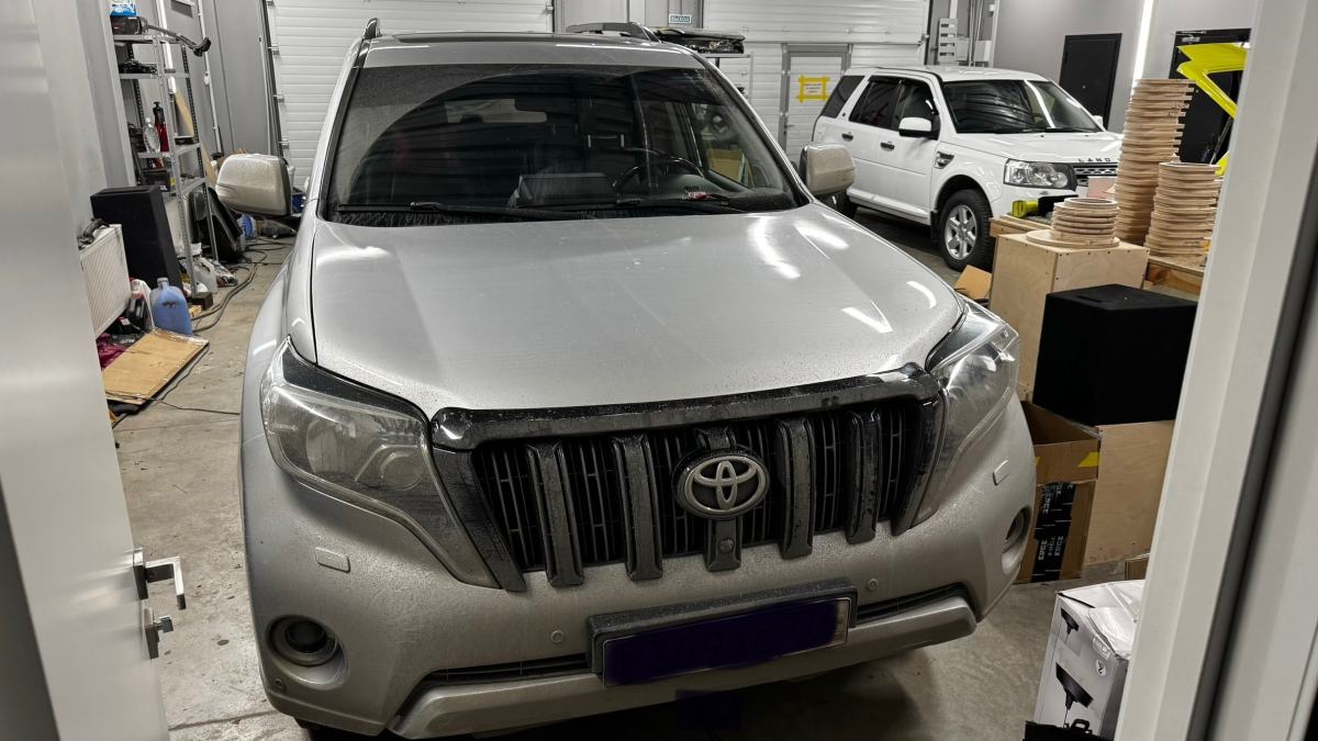 Автозвук и магнитола в Toyota Land Cruiser Prado 150